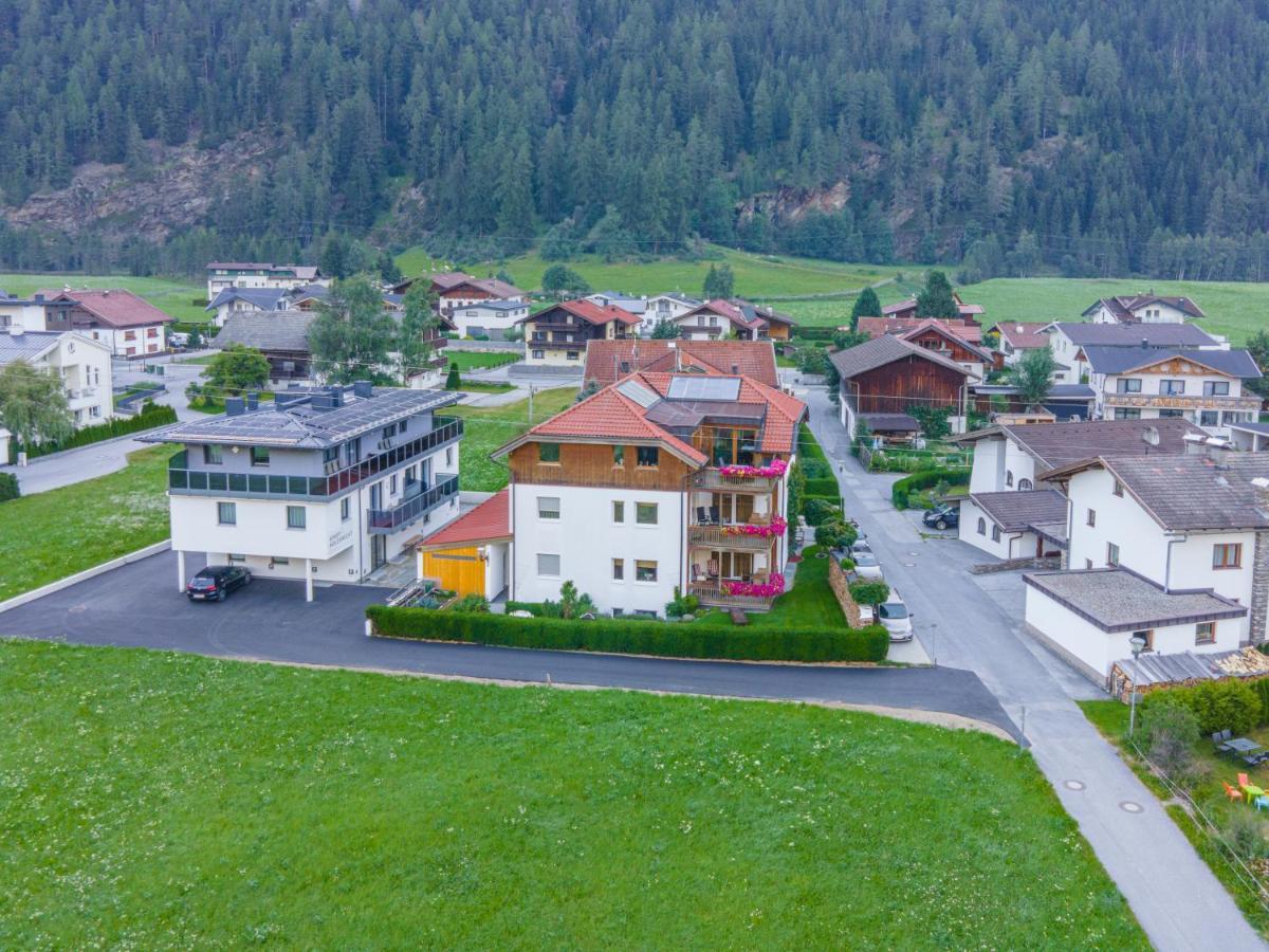 Ferienwohnungen Vier Jahreszeiten Längenfeld Exterior foto